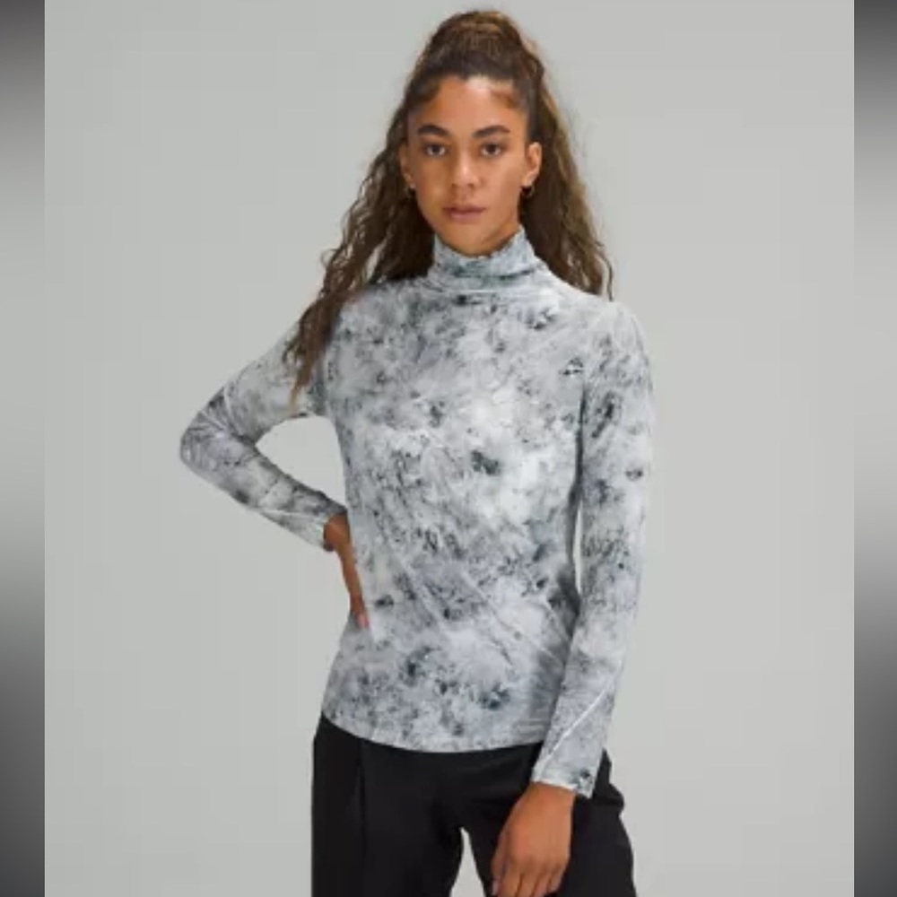 NEW! Lululemon Hold Tight Turtleneck NWT Size 6